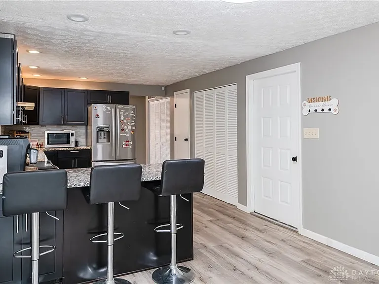 2401 Kewanna Ln — Photo 12