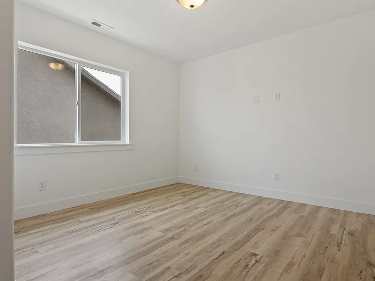 1288 Pamela St — Photo 10