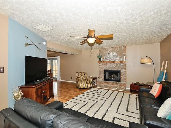 4th image of 7631 Hoyt Ave