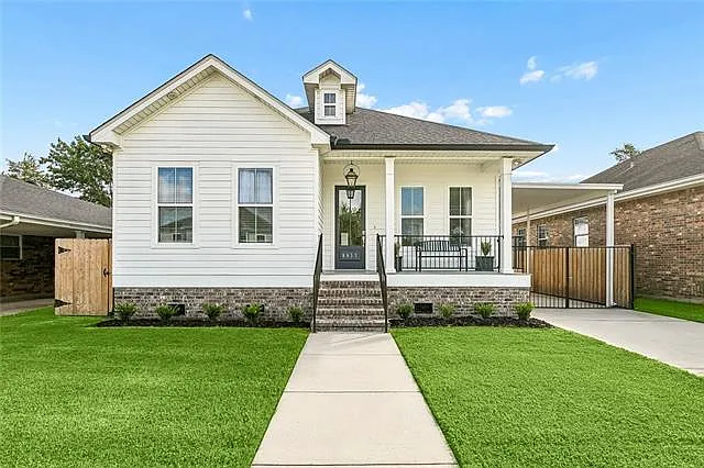 3 bed, 2.0 bath, 1692 sqft, $2,700 — Photo 2