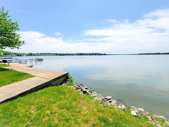 3rd image of 7804 Lake Shore Dr