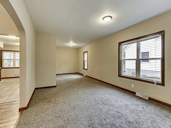 5th image of 701 2nd Ave N
