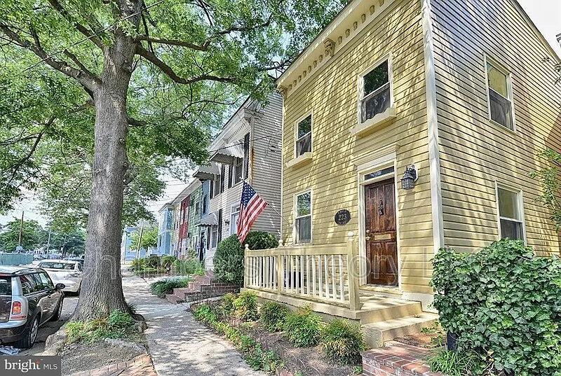 223 N West St