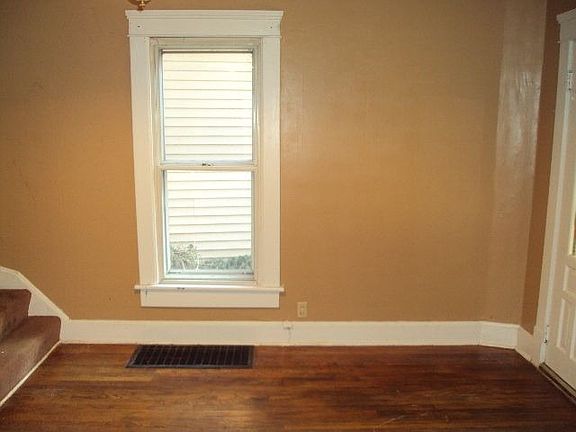 5th image of 464 Granville St