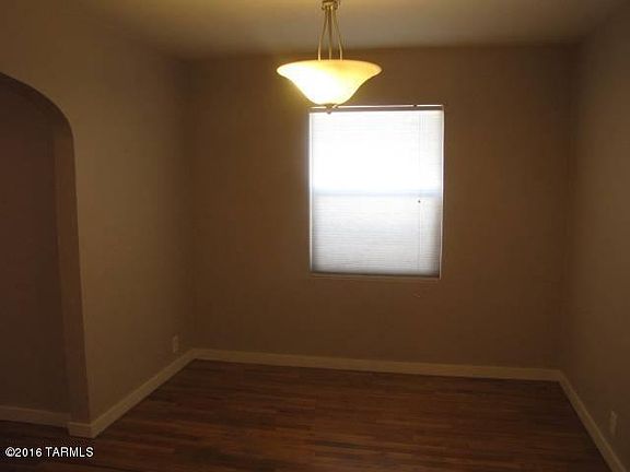 3rd image of 2626 E Waverly St