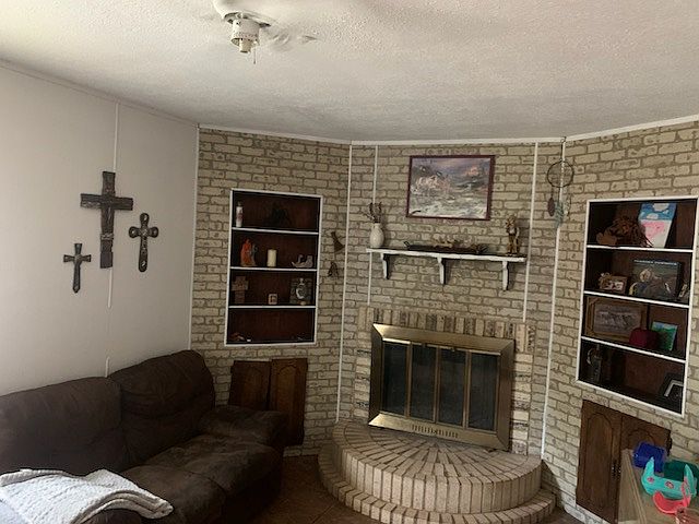 1st image of 613 Windsor Dr