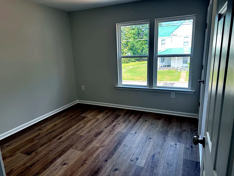 301 Dahl St — Photo 8