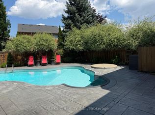 33 Hillpath Cres, Brampton, ON L6Z4T7