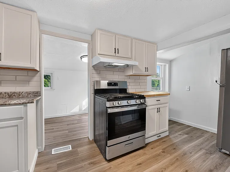 138 Austin Ave — Photo 25