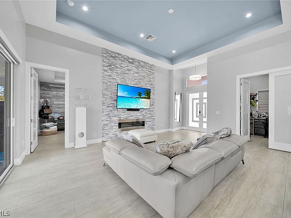 4th image of 935 Beverly St E