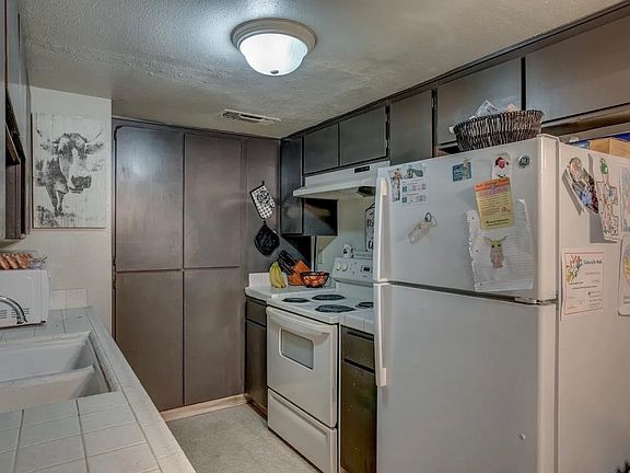 5th image of 808 Green Way APT C