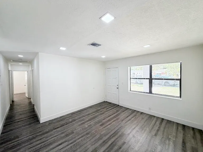 1135 NW 127th St — Photo 30
