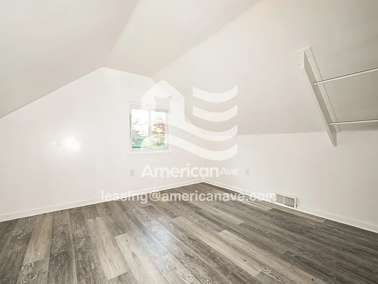 1426353_011_bedroom_12.jpg