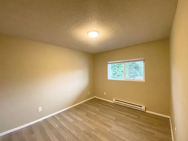 Clover Creek Apartments — Photo 6