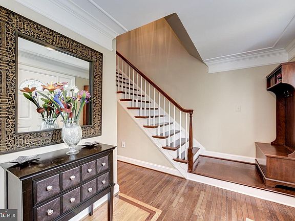 5th image of 17505 Applewood Ln