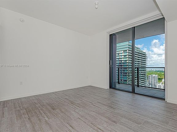 5th image of 1000 Brickell Plz #2804