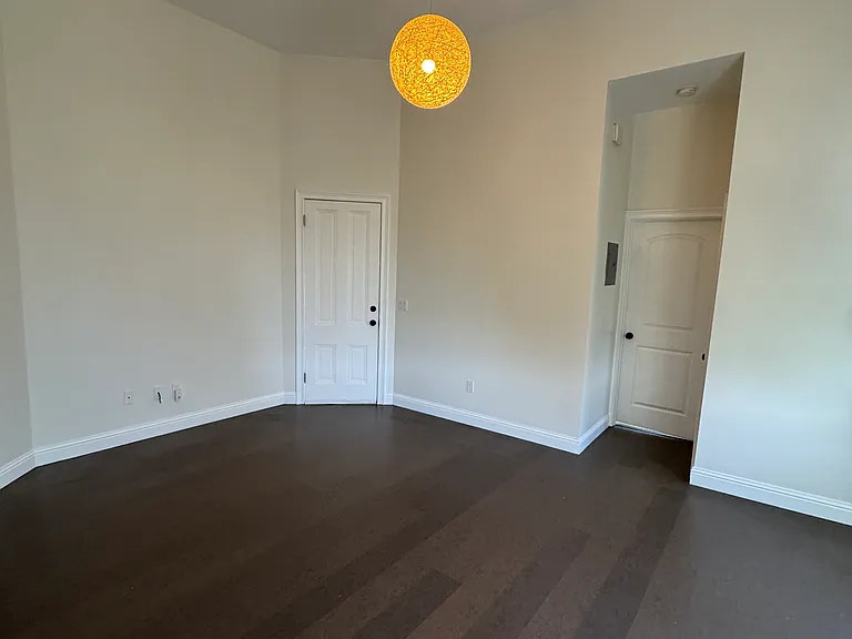 Entrance / Living Room