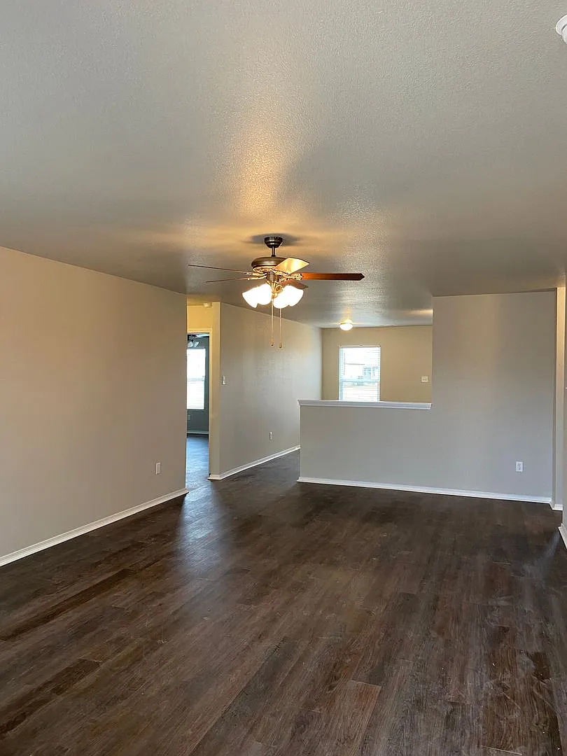 Pre-Leasing Now! Secure This Charming 4-Bedroom, 2-Bath Home in Bridlewood — Photo 4