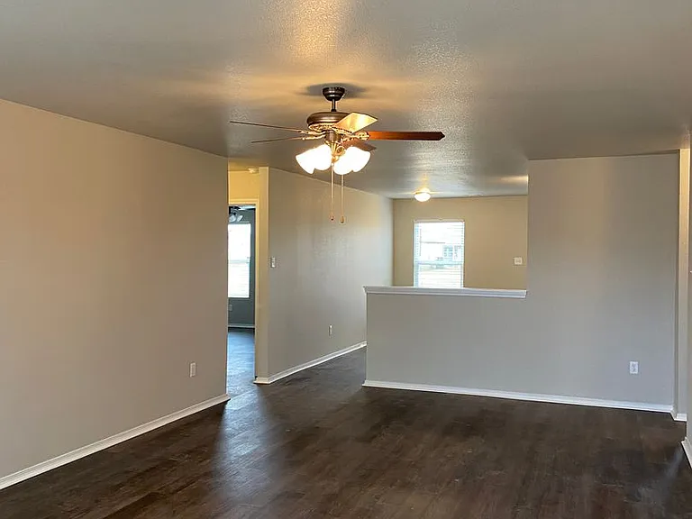 3829 Travers Ln — Photo 4