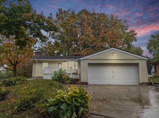 1809 Mandalay Dr, Cedar Falls, IA 50613