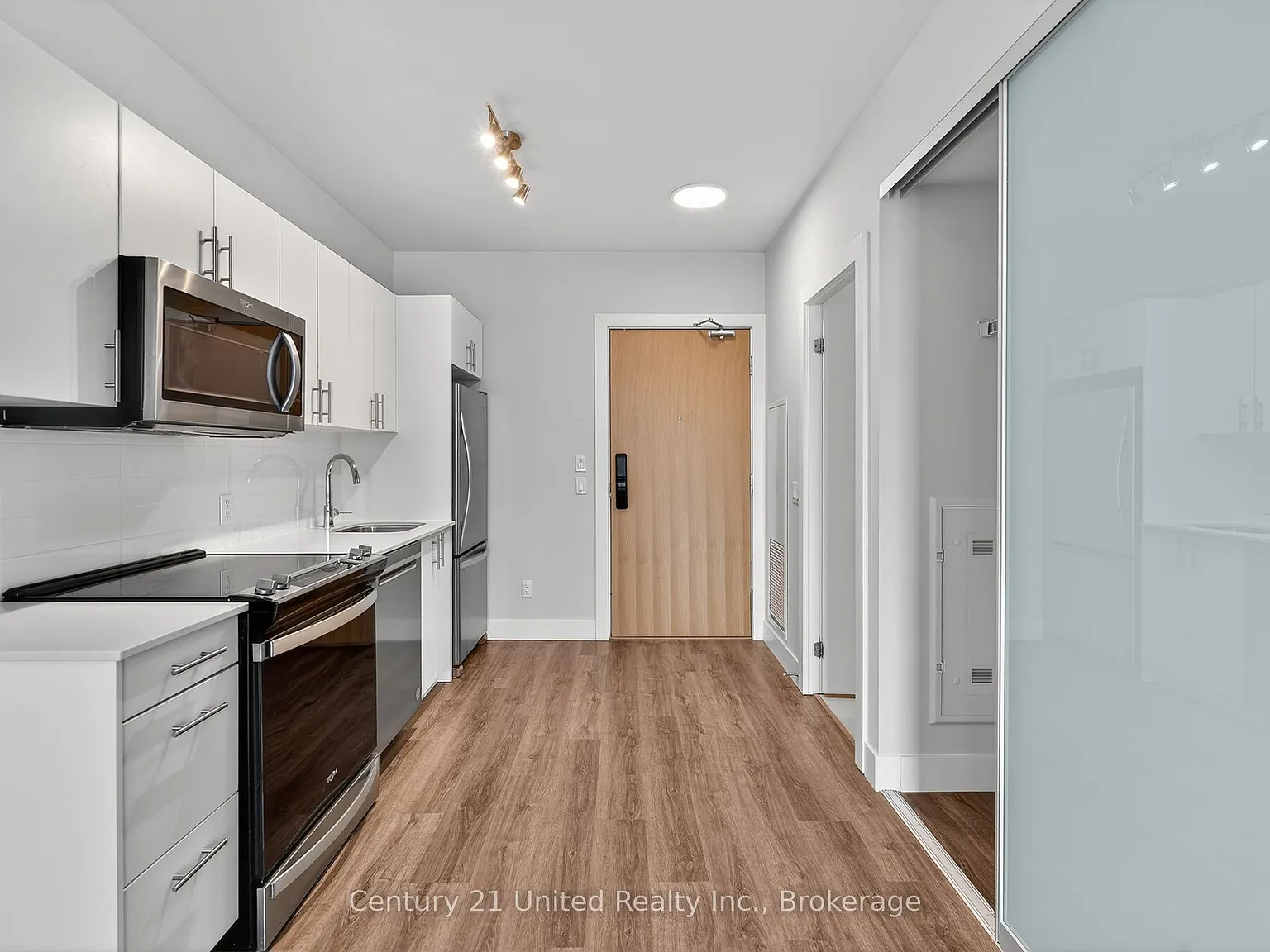 1 bed, $2,020 — Photo 4