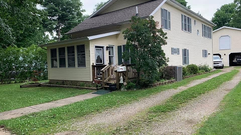 1st image of 312 W Everett St