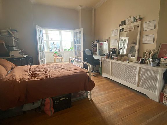 5th image of 3414 Race St #1
