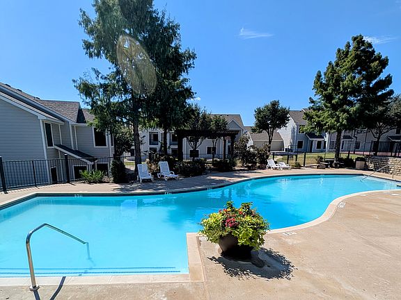 5th image of 6501 Shady Oaks Manor Dr APT 111