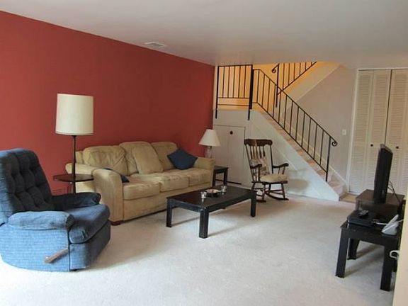 Open staircase off living