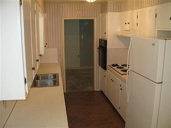 3rd image of 2105 14th St