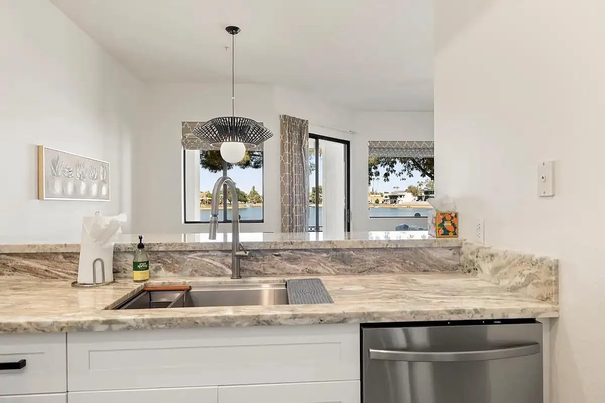 3 bed, 1426 sqft, $4,000 — Photo 4