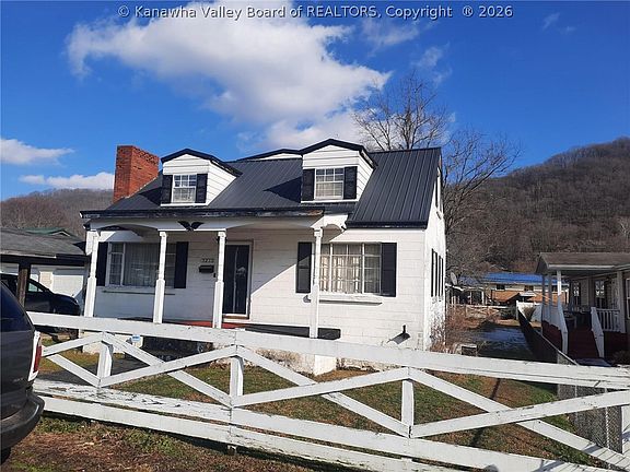 3rd image of 5210 Elaine Dr
