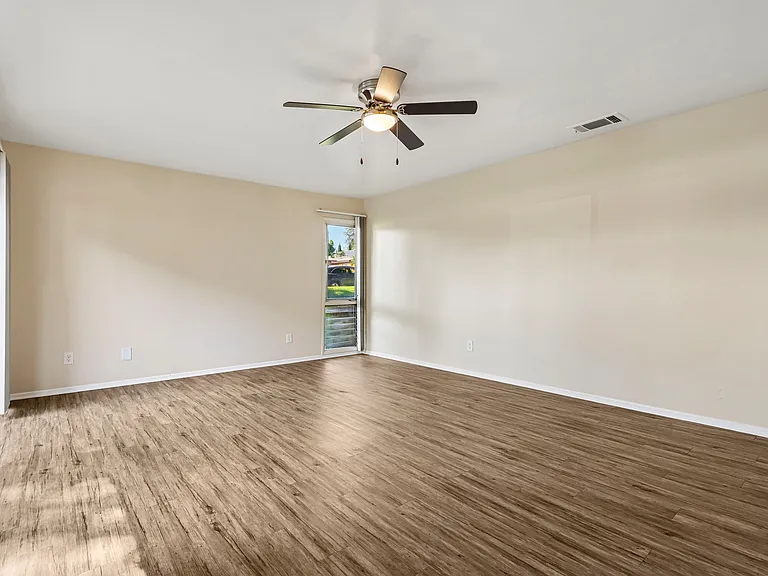 East Cypress — Photo 26