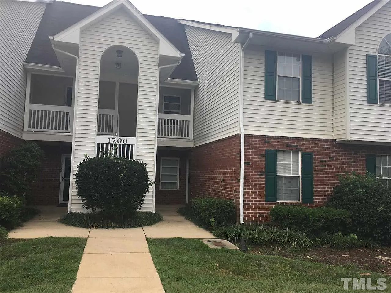3 bed, 1325 sqft, $1,975 — Photo 1