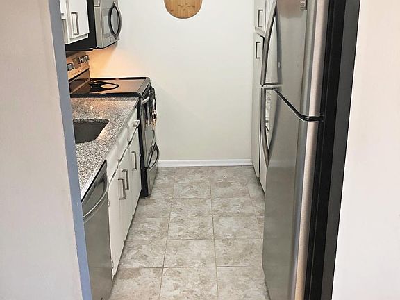 5th image of 731 Belleville Ave #24