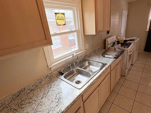 5th image of 3857 17th St