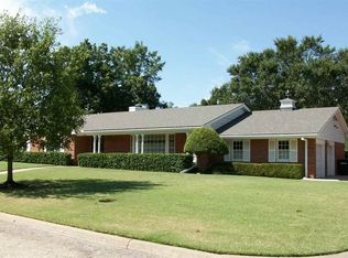 1810 Comanche Trl, Enid, OK 73703