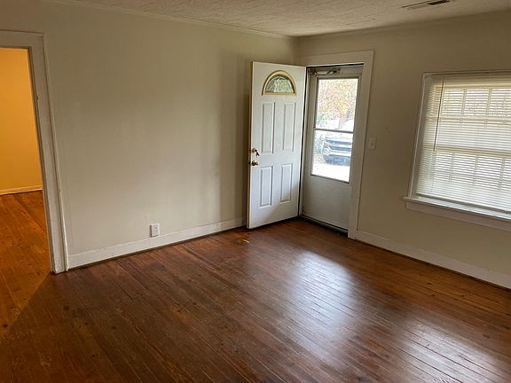 4th image of 333 Rose St