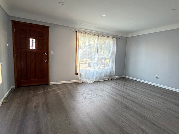2nd image of 8318 Fernhill Ave