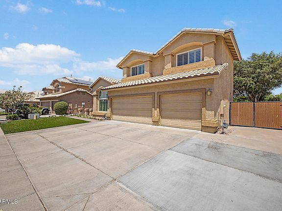 3rd image of 285 S RED ROCK Street