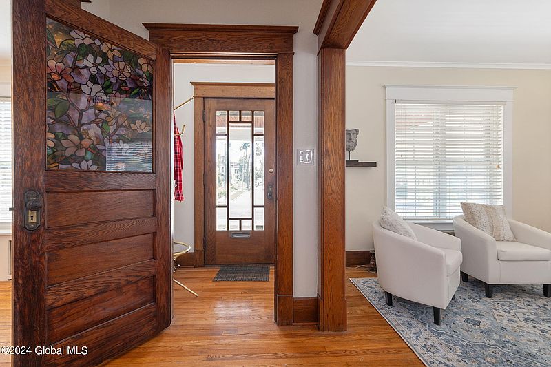 4th image of 1587 Bradley Street