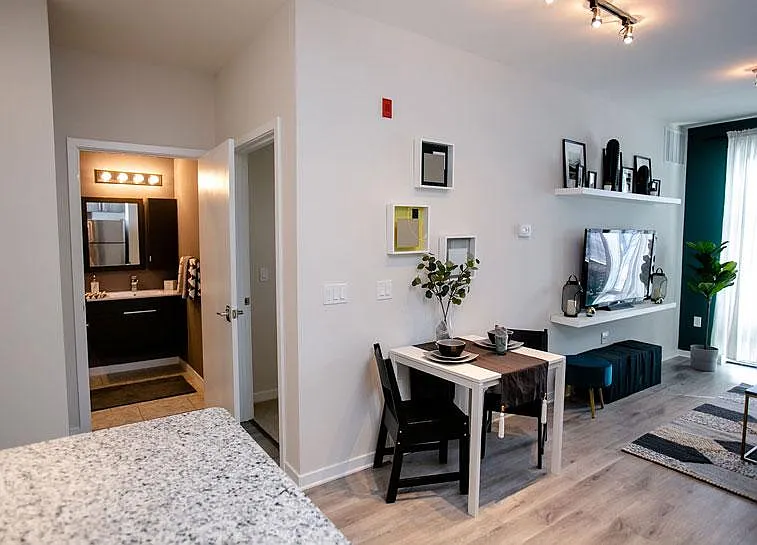 1 bed, 652 sqft, $1,420 — Photo 3