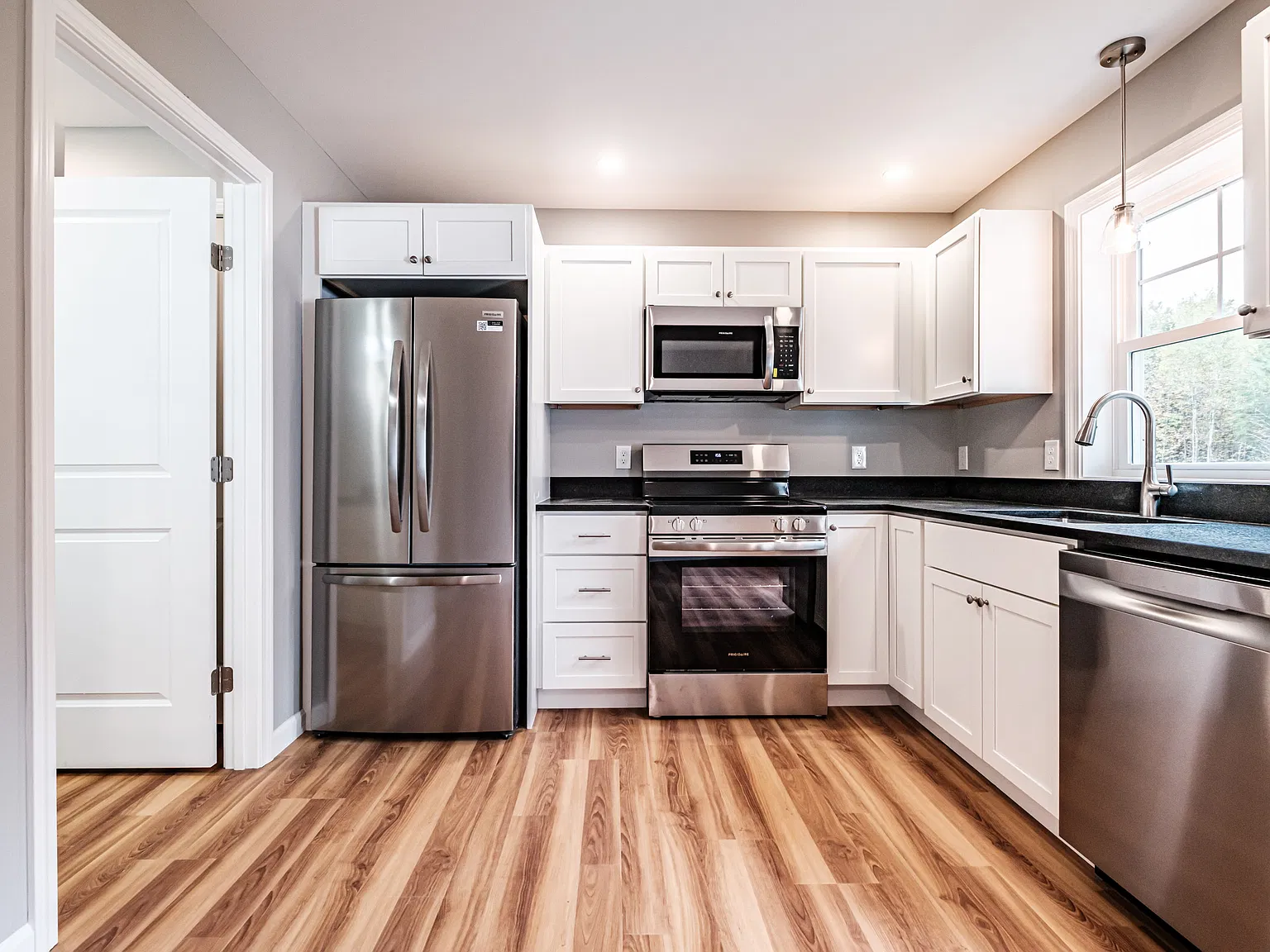 2 bed, 1.5 bath, 1020 sqft, $1,995 — Photo 3