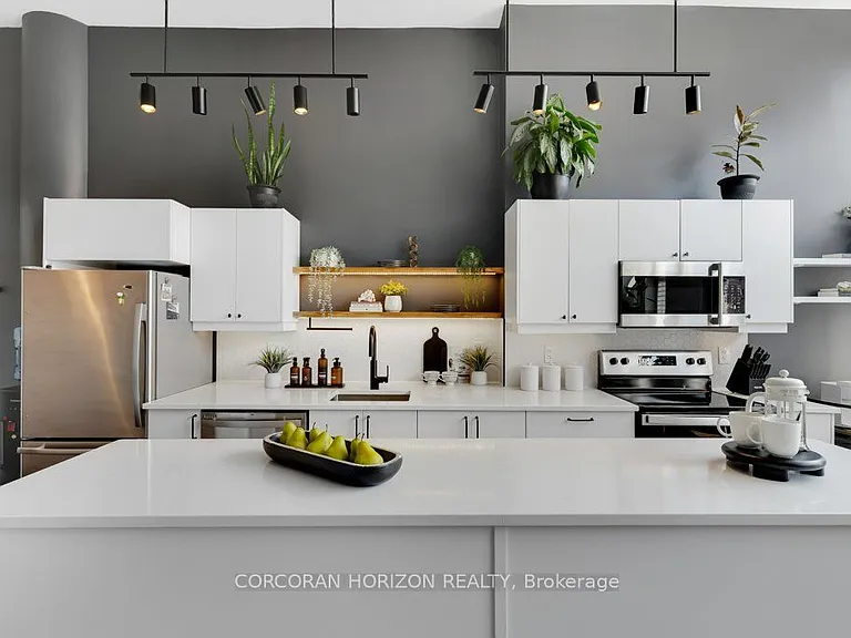 276 King St W #209 — Photo 13