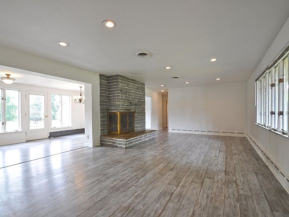 4th image of 603 N Ironwood Dr