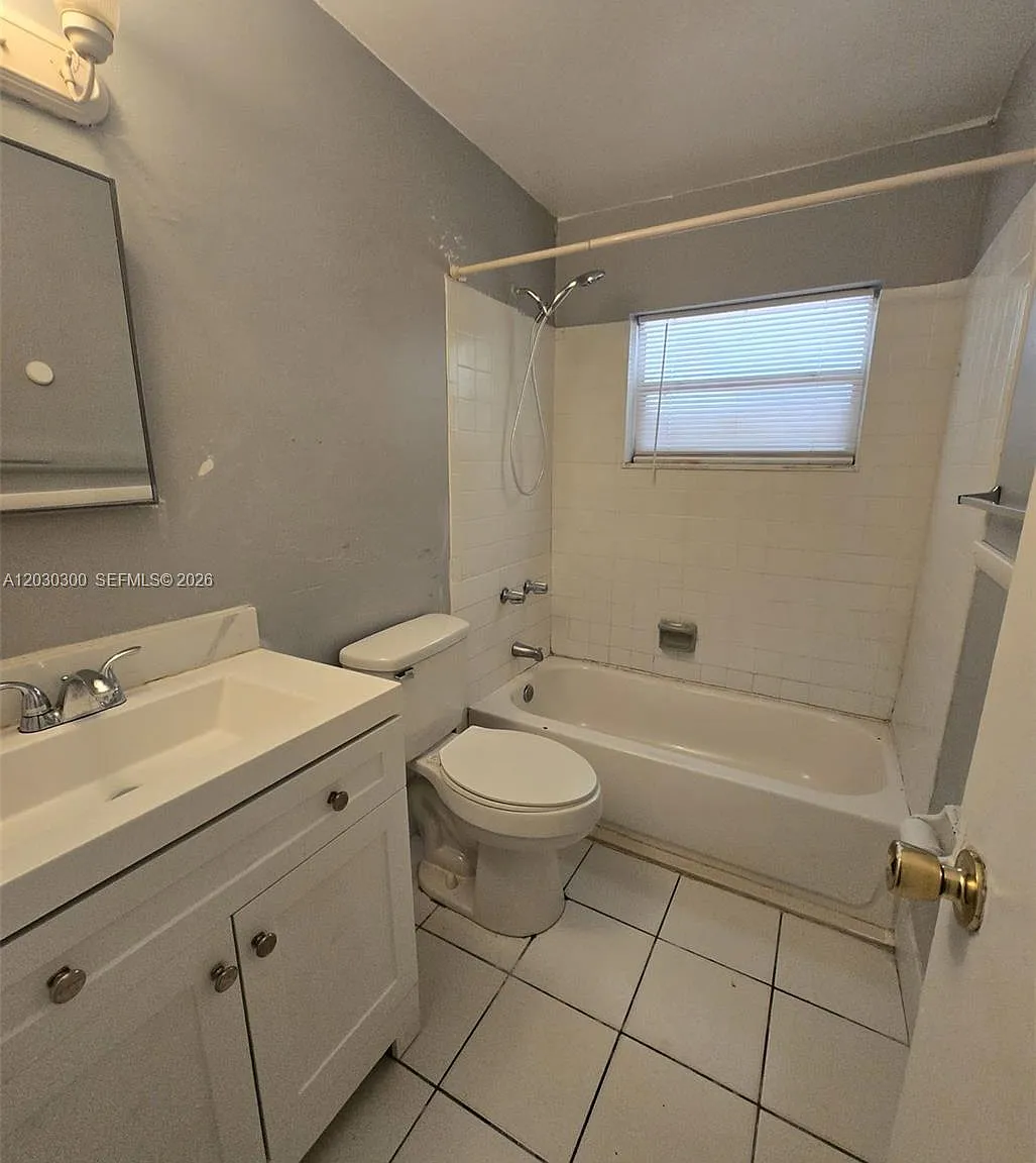 Lauderhill Manor — Photo 4