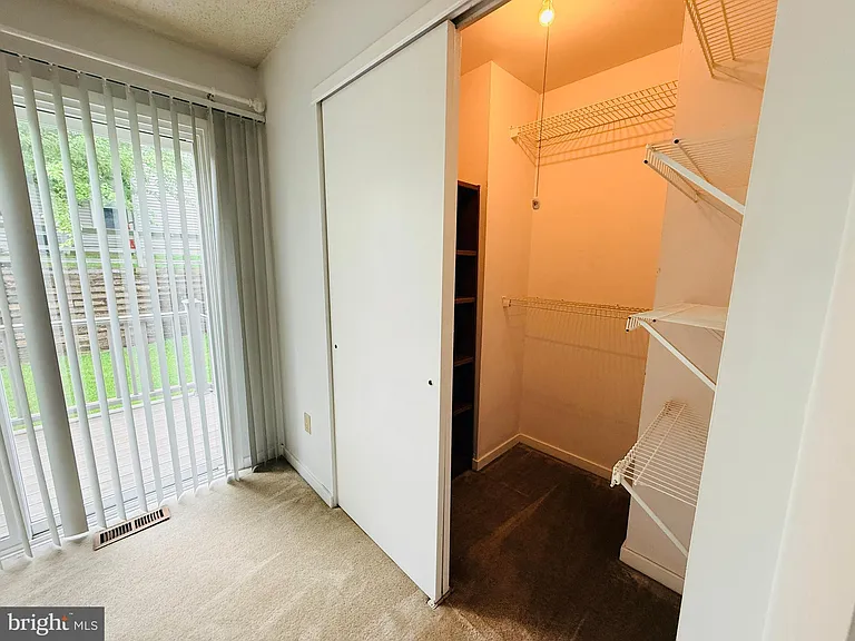 835 Chanticleer — Photo 43