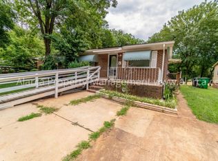 2205 Longleaf Dr, Charlotte, NC 28210