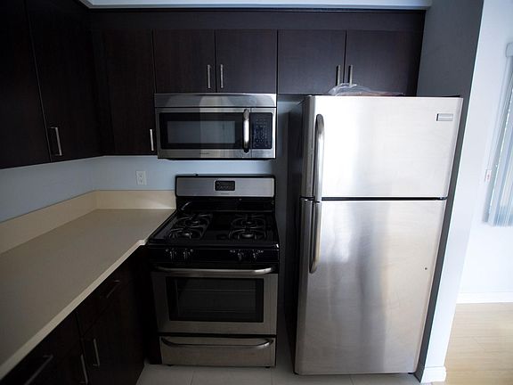 2nd image of 4405 Matilija Ave APT 4