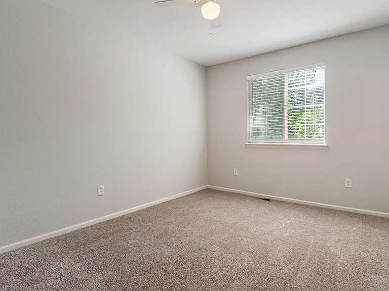 1862 Twin Lakes Cir — Photo 17